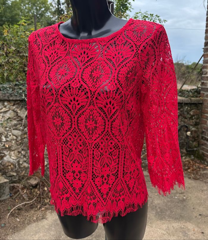 ❤️ Blouse en dentelle rouge à manches 3/4 – Kiabi – Taille 34 - photo numéro 2