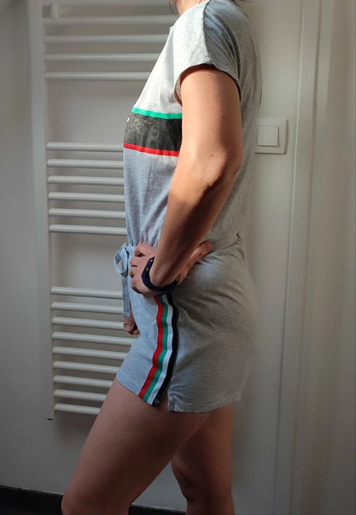 Combinaison short neuve S - photo numéro 3