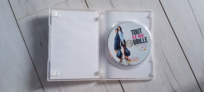 💿 DVD Tout ce qui brille 💿 - photo numéro 3