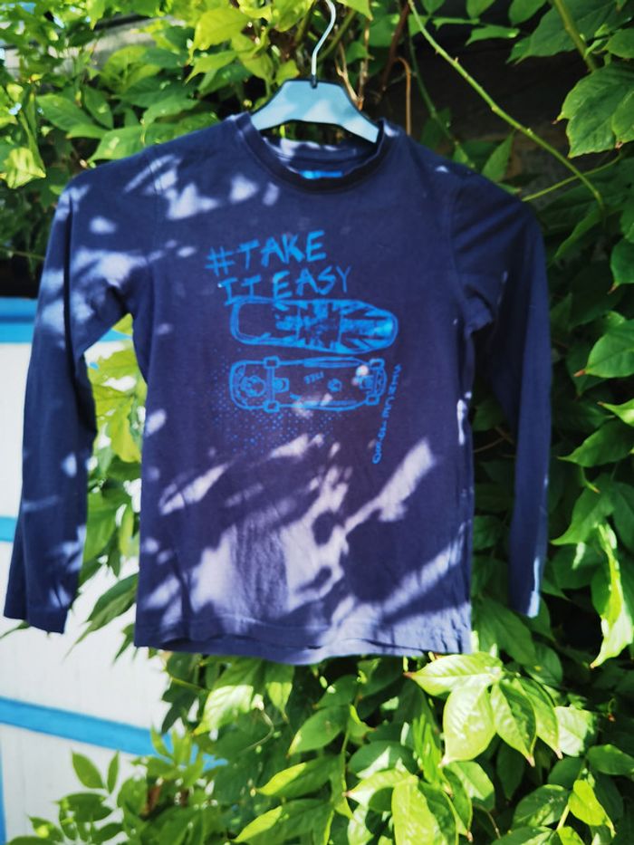 D844 - tee shirt ML 8 ans