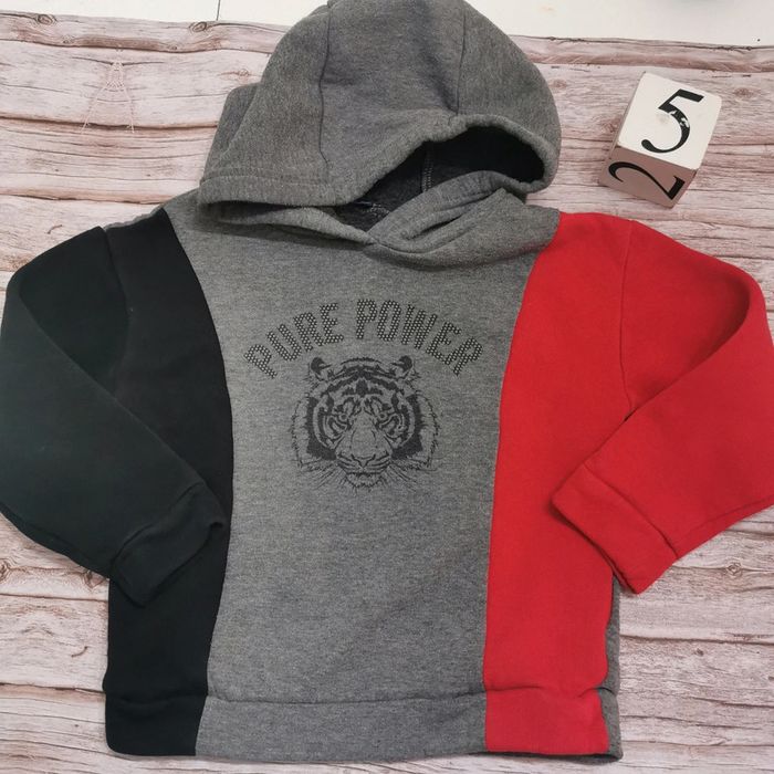 Pull à capuche noir gris rouge kiabi 5ans - photo numéro 2