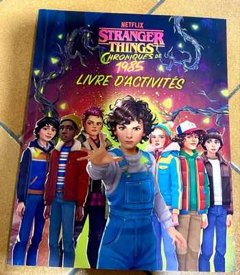 Livre d’activités stranger things neuf