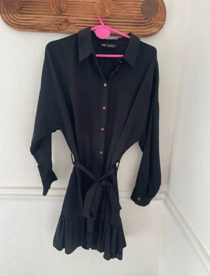robe chemise noir satin avec ceinture zara