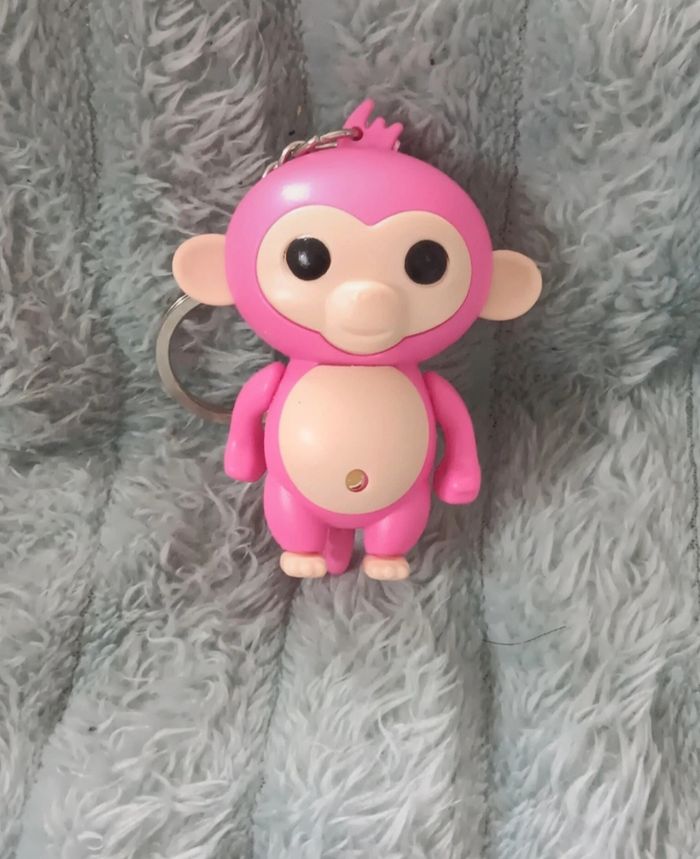 Porte-clés singe rose avec lampe torche LED