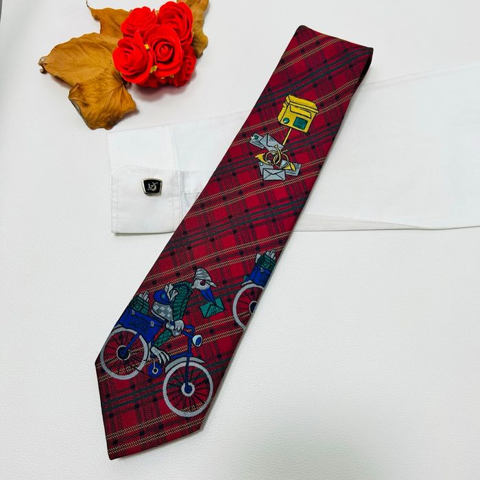 Cravate au motif unique - pigeon facteur tartan rouge - 9,5 cm - Très bon état - photo numéro 2