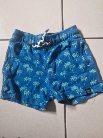 Short bleu