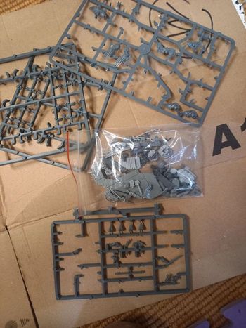 Lot 100 bitz et rabiots warhammer space marines dark angels xenos