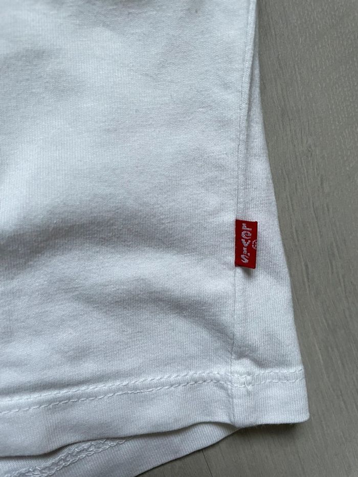 Tee-shirt Levis blanc et rouge - photo numéro 4