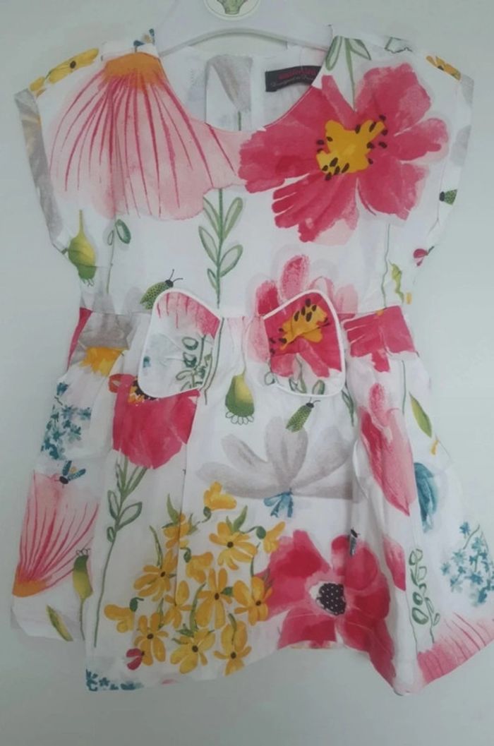 Robe florale sans manche forme trapèze noeud sur le milieu 2 ans catimini. - photo numéro 2