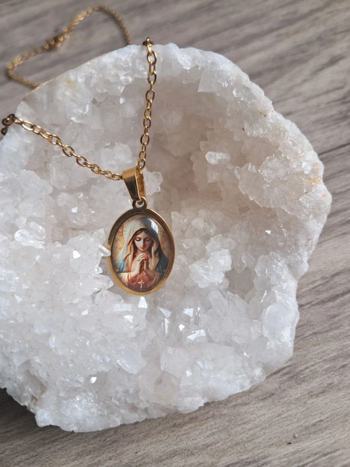 Collier vierge marie