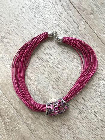 Collier rose avec pendentif