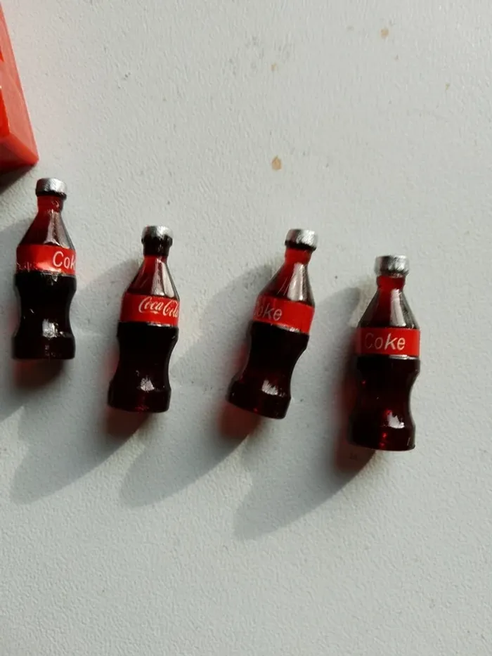 Accessoires caissette + 12 mini bouteille de coca miniature - photo numéro 2