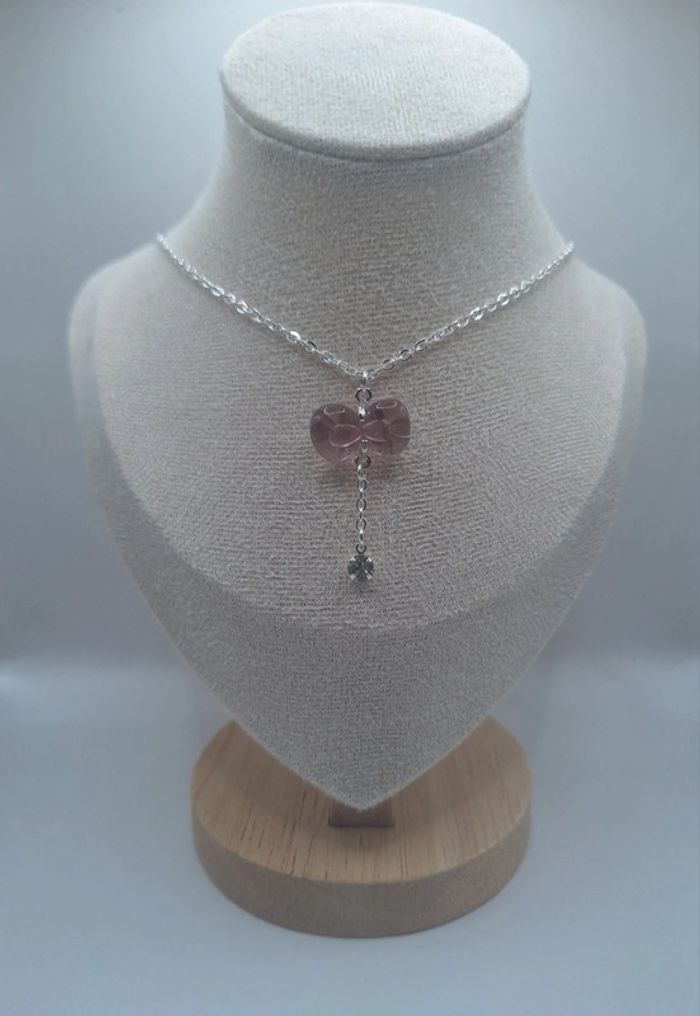 Collier nœud rose