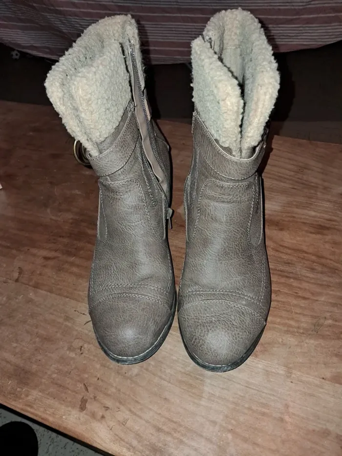 Bottines à tallons beiges foncées