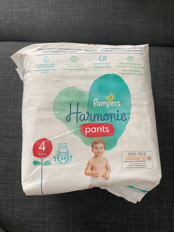 Couches Pampers Harmonie Pants T4 (9-15kg) - Neuf