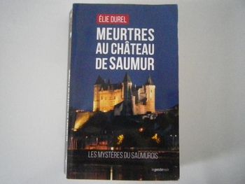 MEUTRES AU CHATEAU DE SAUMUR