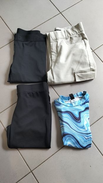 Lot de quatre vêtements