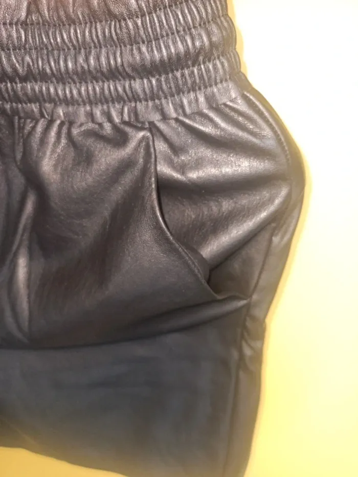 Short en simili cuir taille 14/15ans - photo numéro 4