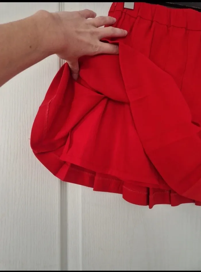 Neuf jolie jupe plissé rouge femme bizzbee XS/34 - photo numéro 4