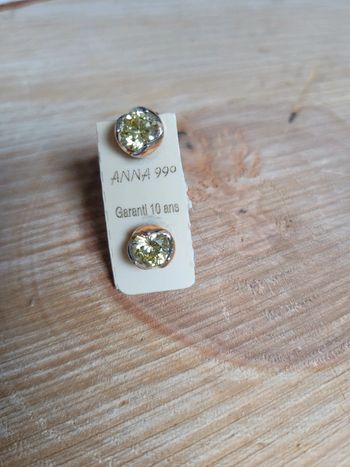 📿 Paires de puces d'oreilles fantaisies dorées/ vert neuve