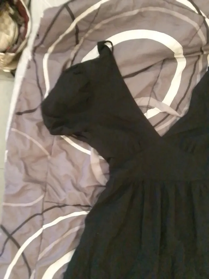 Robe dos nu - photo numéro 3