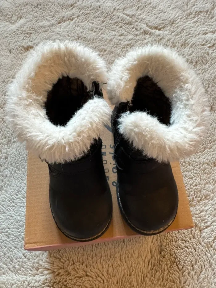 Bottines noires T.24 - photo numéro 2