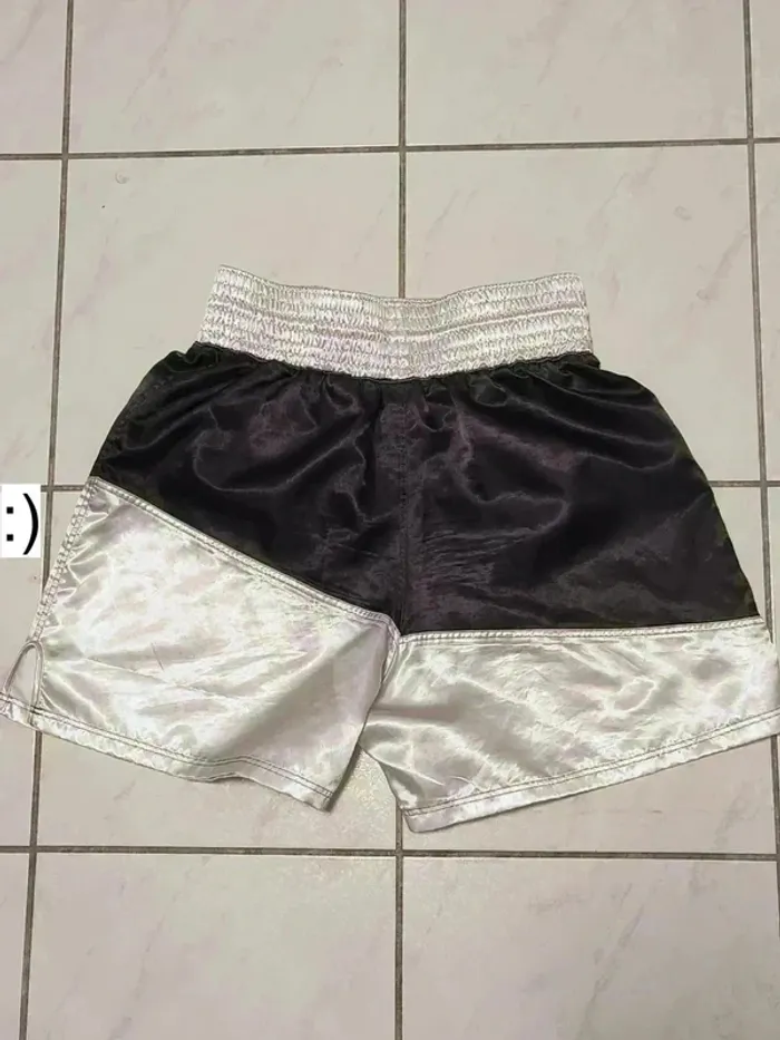 🥊 Short de boxe Outshock noir et blanc - photo numéro 9