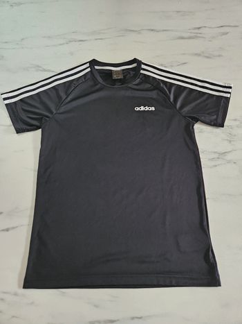 Adidas t-shirt taille S