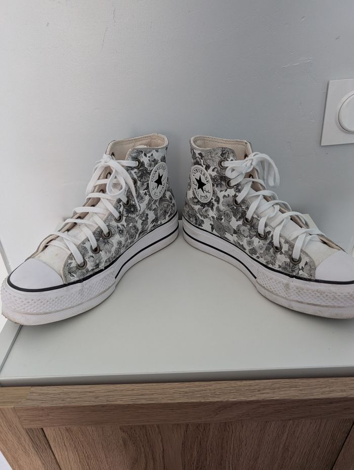 Converse à plateforme édition limitée Vintage leather black flowers T37,5 - photo numéro 2