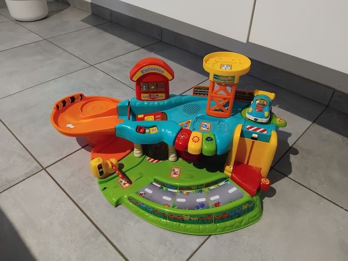 Mon garage éducatif tut tut bolides Vtech.