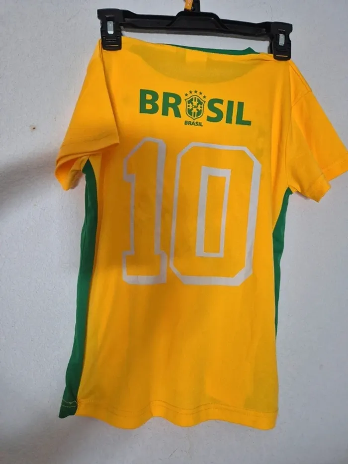 Maillot de foot brésilien en très bon état, taille 6 ans. - photo numéro 2