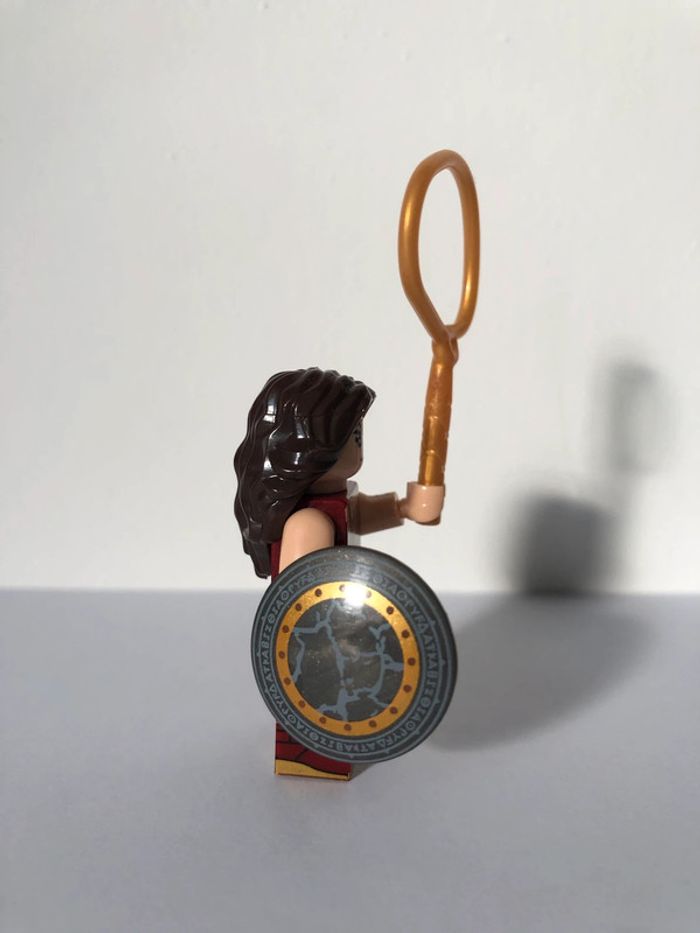 Figurine type lego Wonder Woman. Marvel - photo numéro 3