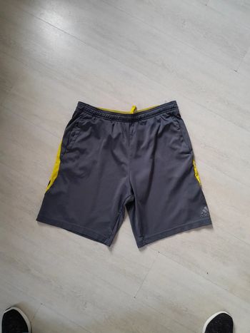 Short adidas taille M
