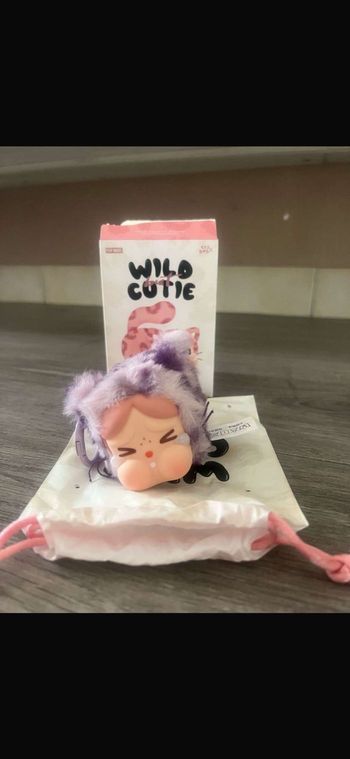 Crybaby neon cutie popmart