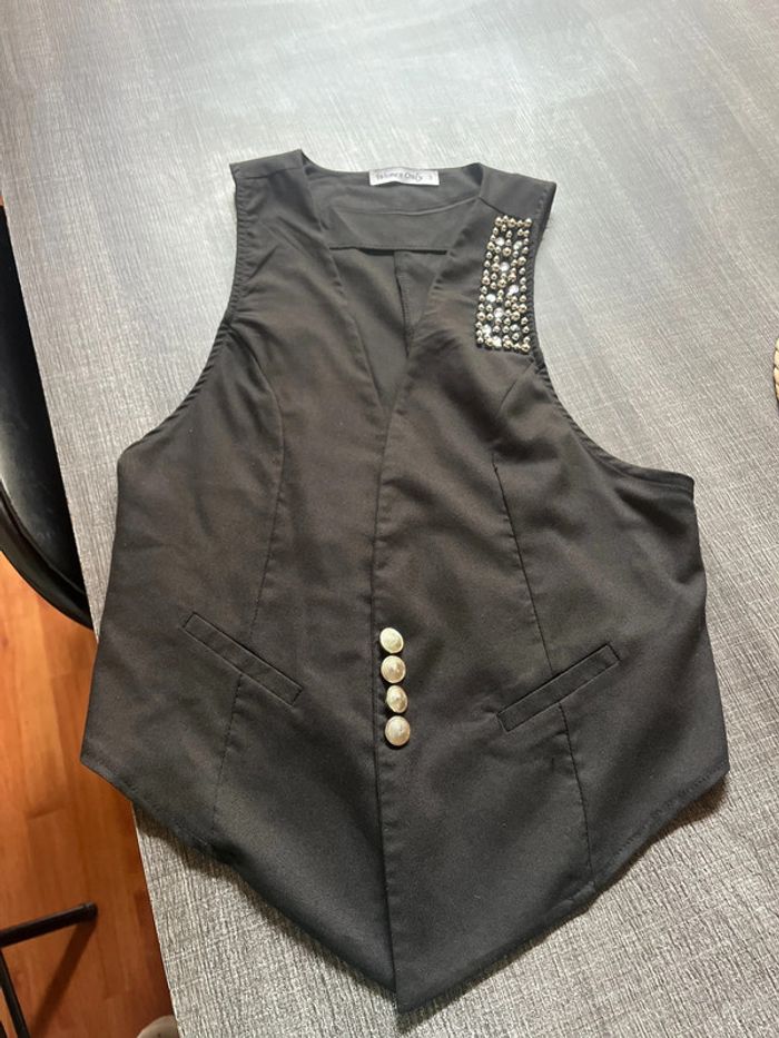 Magnifique, petite veste noire de chez Women Only taille3 - photo numéro 2