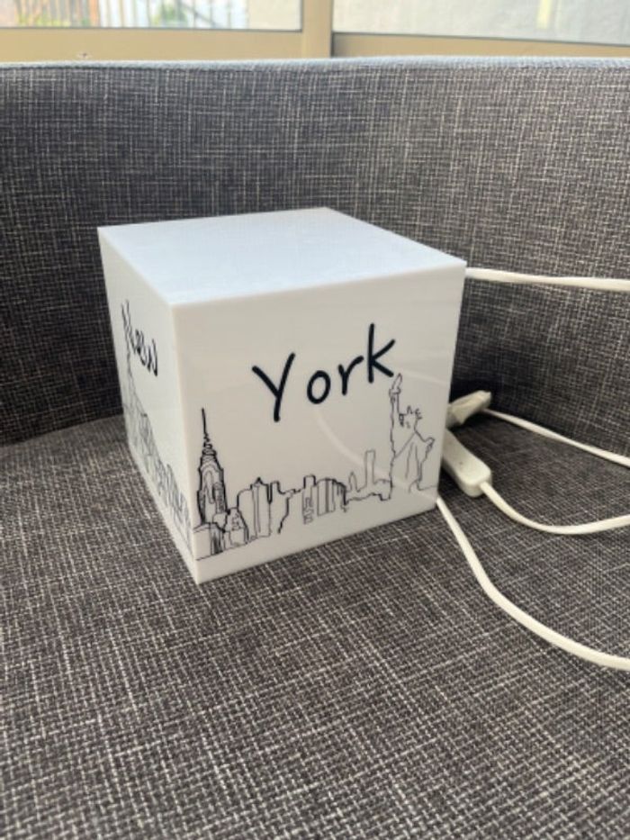 Lampe New York blanche et noire