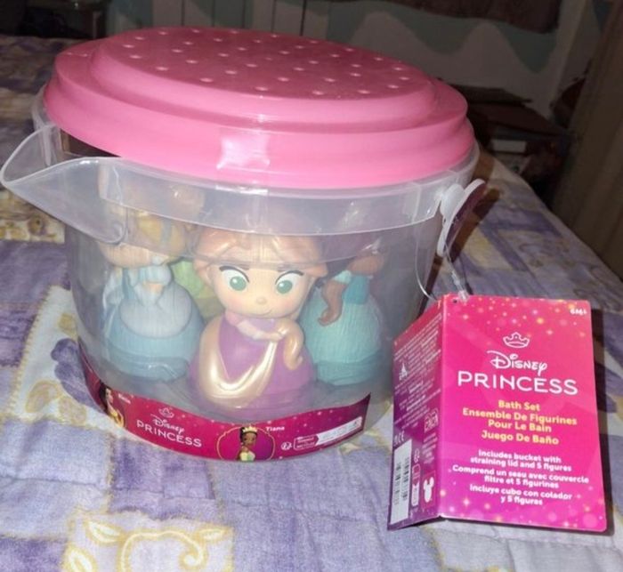 Seau figurines princesses disney pour bain