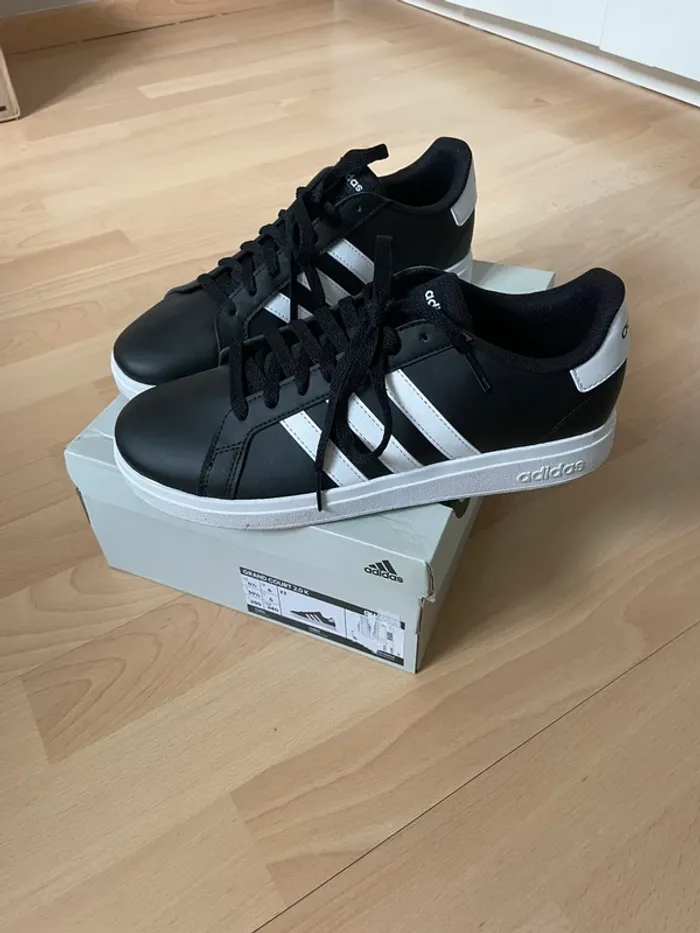 Baskets Adidas garçon 39