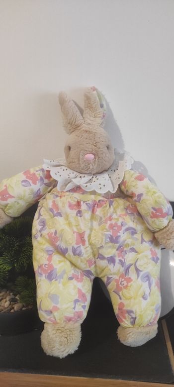 grande peluche lapin ancien vintage matton jaune violet rose fleur collerette dentelle