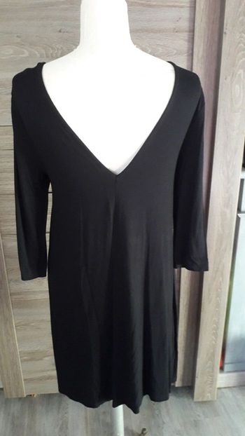 Robe noire décolleté au dos