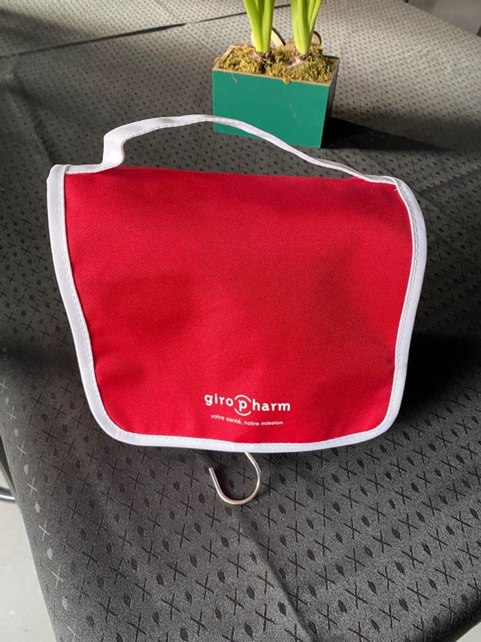 Trousse de voyage + mug + carnet et stylo - photo numéro 3