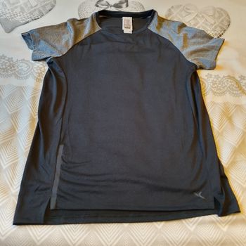 Tee shirt sport de taille 14/15ans