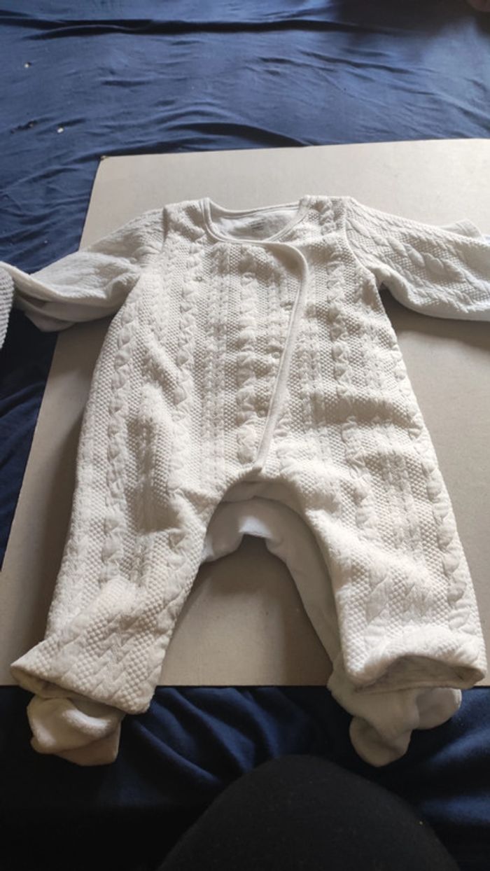 lot 3 pyjamas 6 mois - photo numéro 6