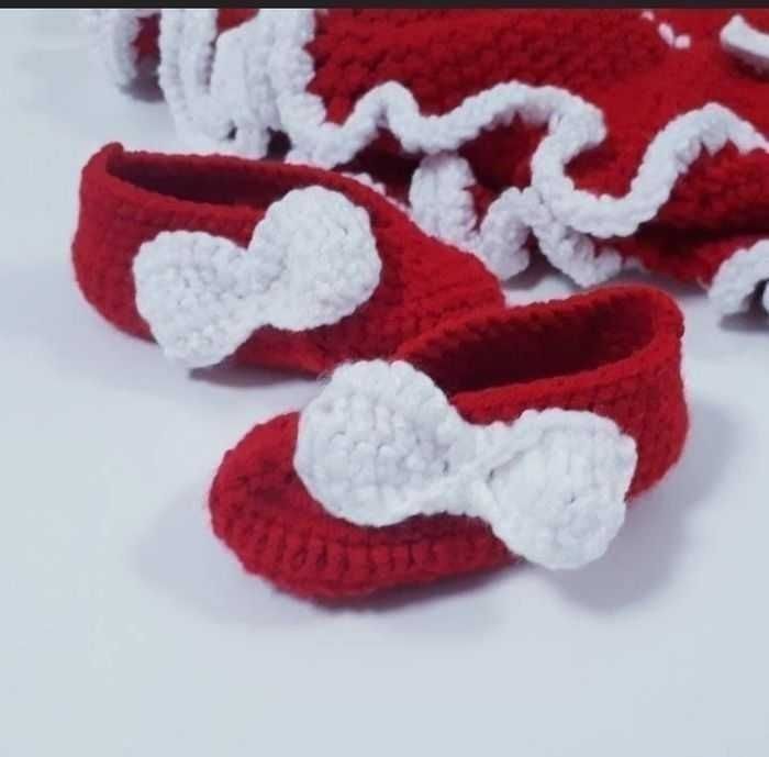 Tricot robe rouge Noël chaussons bottes bébé fille 0 à 6 mois - photo numéro 2
