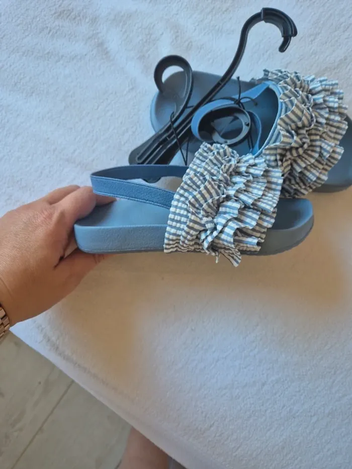 Claquettes H&M taille 26-27 neuves - photo numéro 2