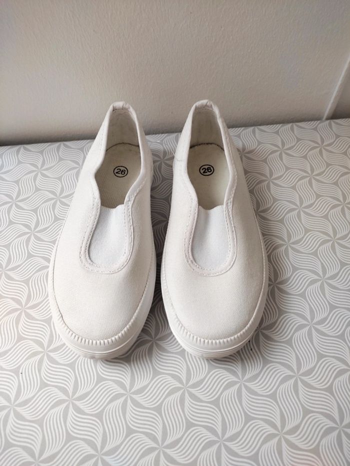 Ballerines blanches neuves 26