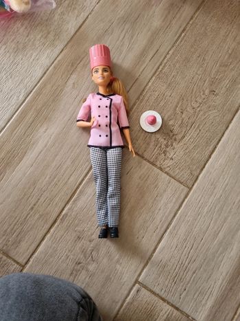 Barbie cupcake chef