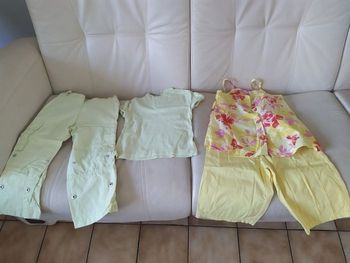 2 ensembles. Filles. 36 mois