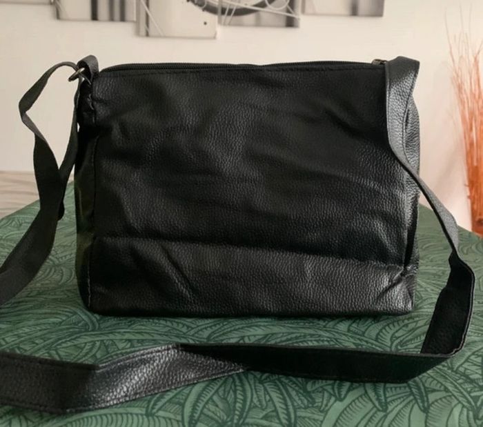 Sac à mains noir et bandoulière réglable - photo numéro 3