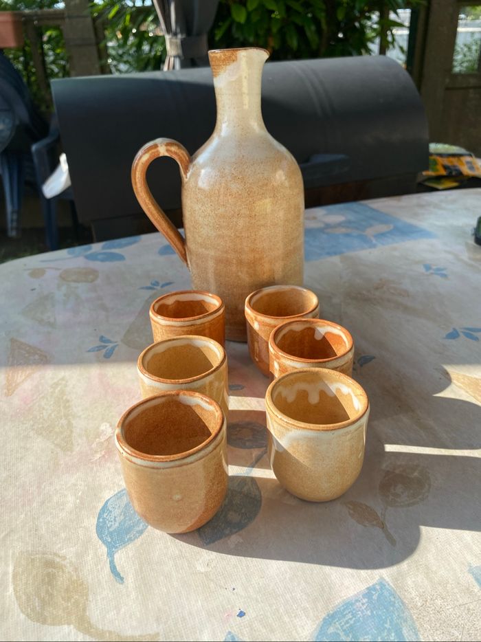 Carafe avec ses verres